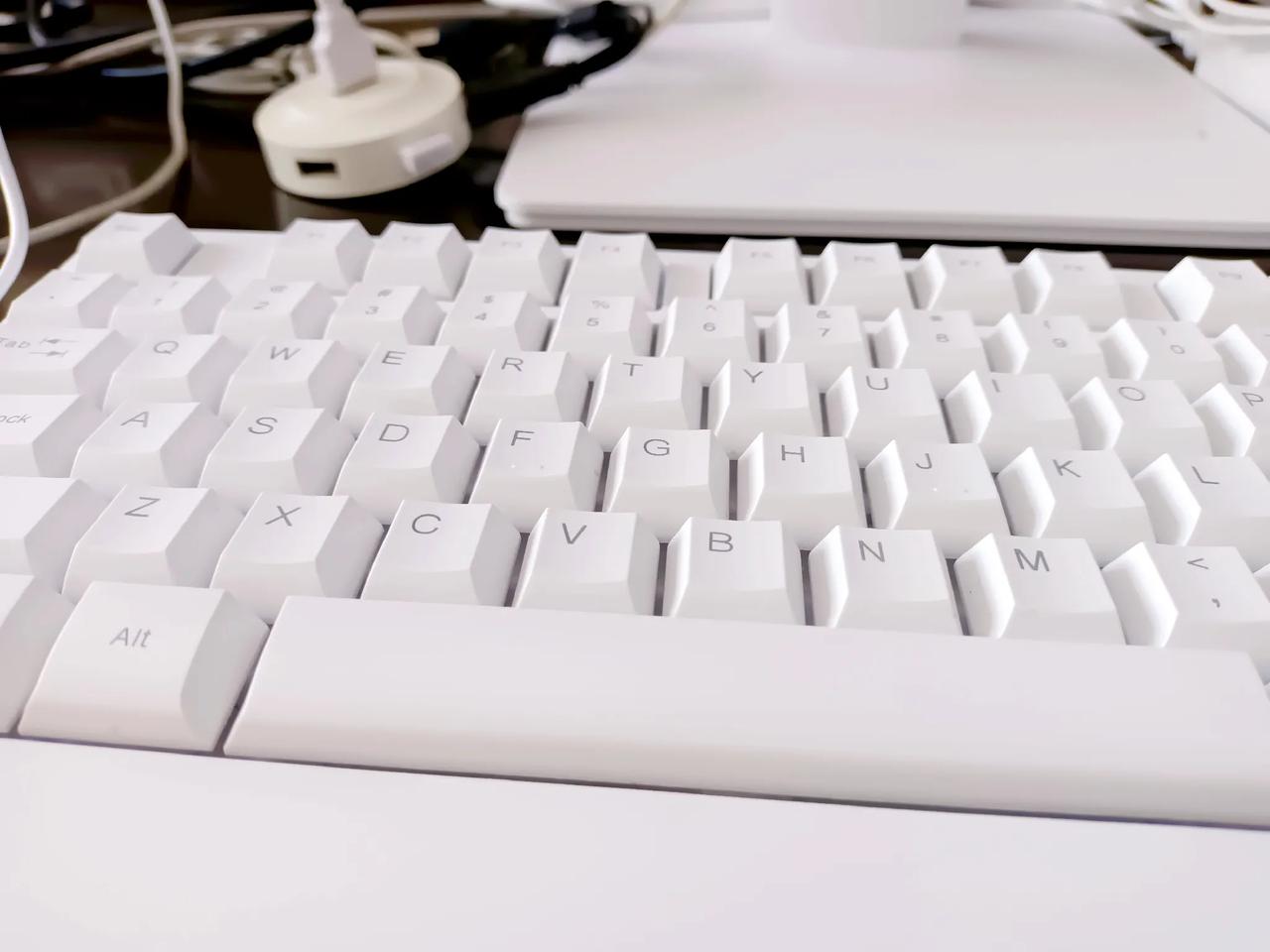 发现了一个问题，不管您信不信，身边的人对你的影响很大。

我以前脾气很暴躁，遇事