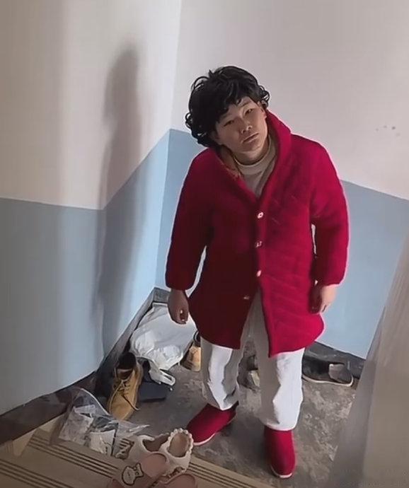 人前拍反诈视频，人后把人卖到缅北去。这句话放在“小四爷”身上，我觉得一点不夸张。