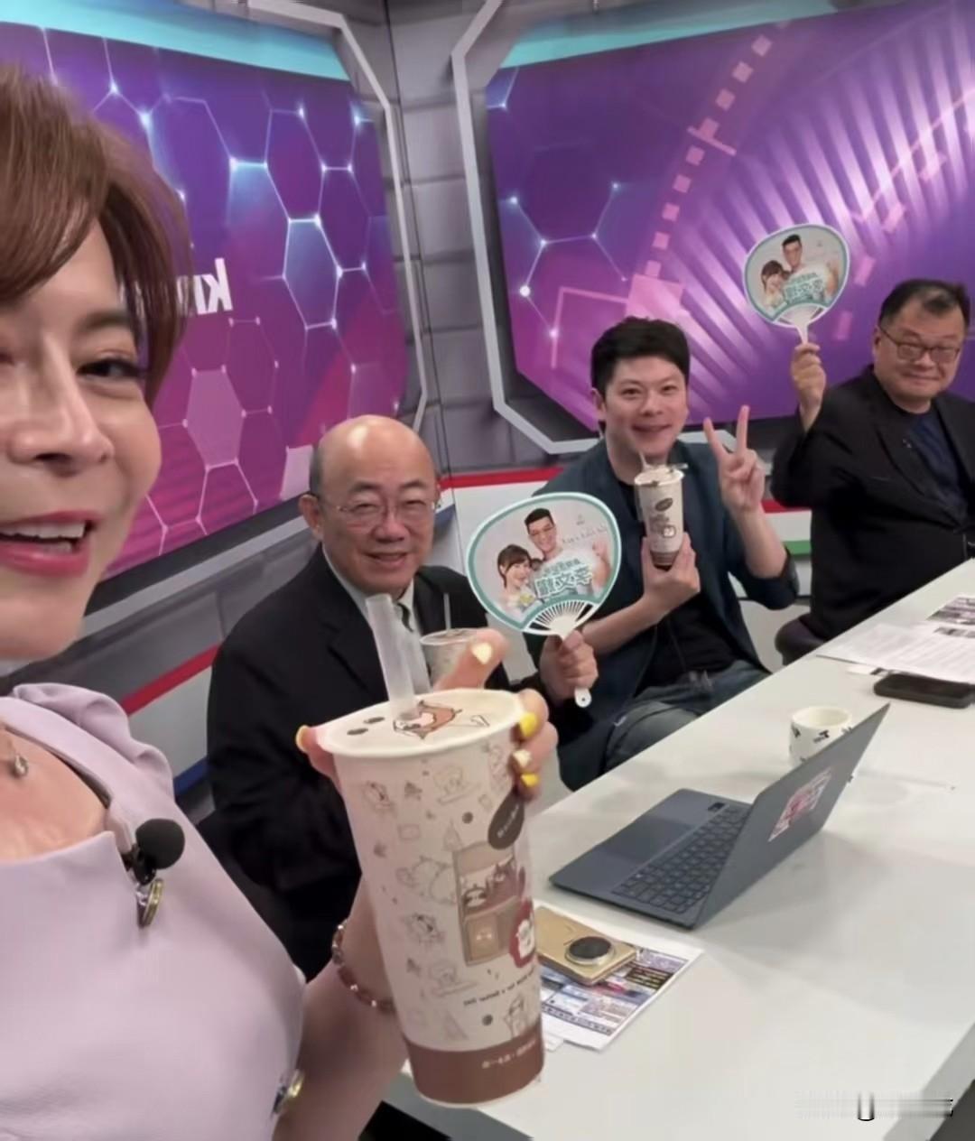 陈挥文现在这么惦记高嘉瑜吗？
郭正亮一直在用国产电子产品，用好几年了。

8月7