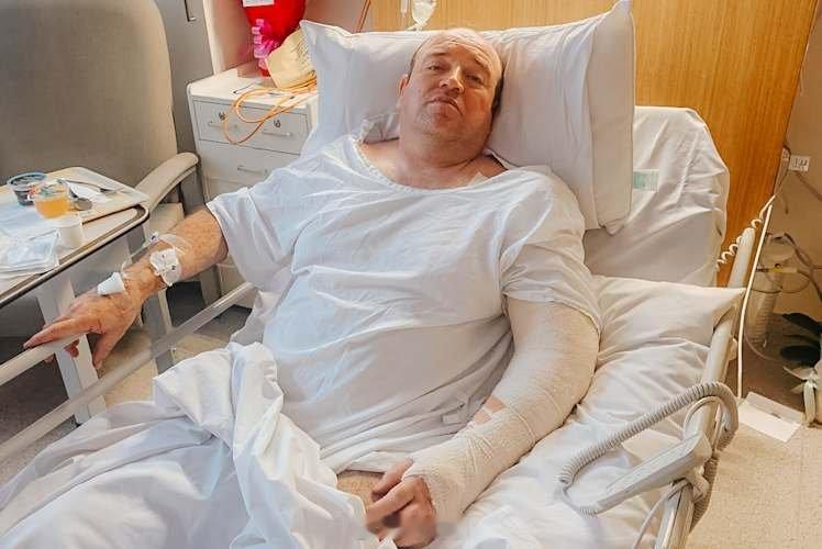 最新照片展示的是英雄艾哈迈德·阿尔·艾哈迈德在圣乔治医院的场景——这位勇敢的穆斯