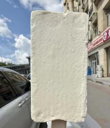 怀念小时候的伊利一代，伊利二代雪糕，那个剥开雪糕纸瞬间散发出来的清甜奶香味再也没