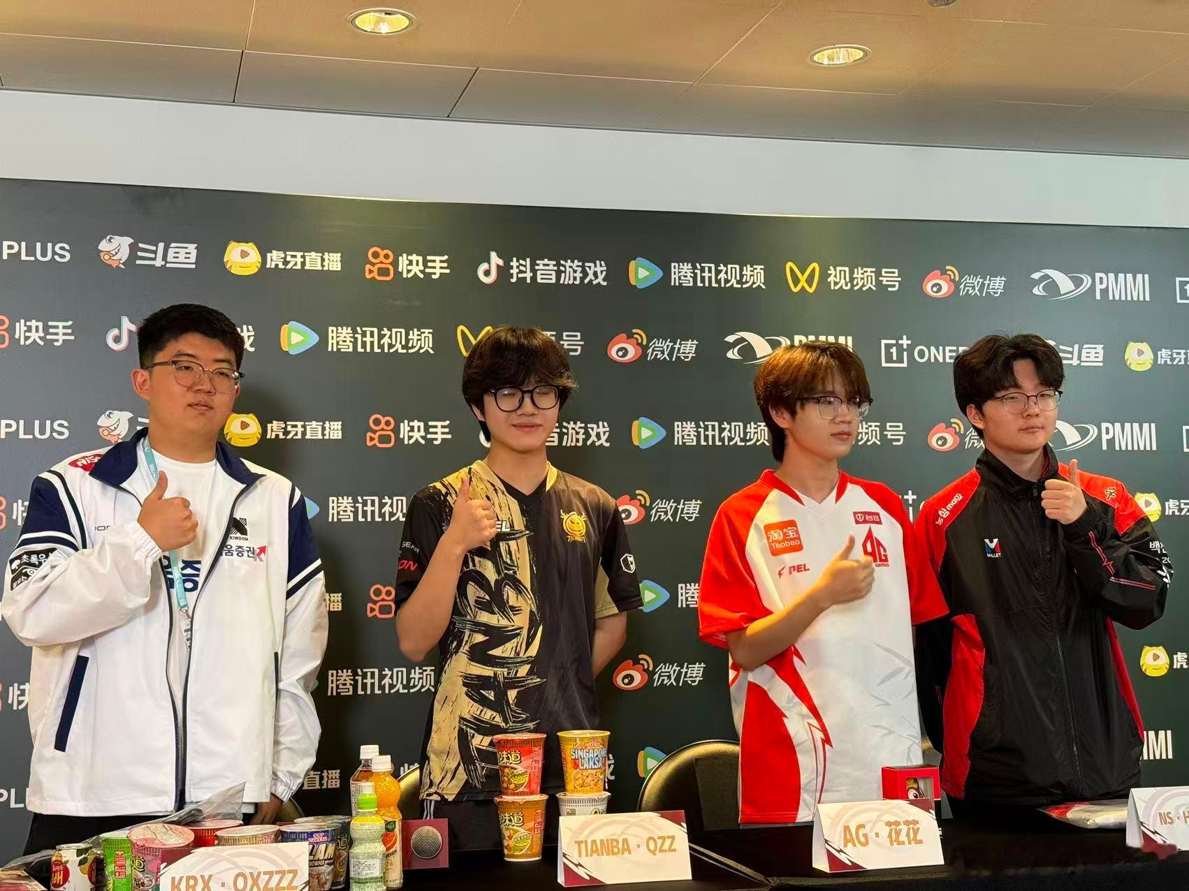 我在澳门邀请赛媒体日吃很好澳门邀请赛媒体日伙食拉满，一边吃甜品一边看选手互动，幸