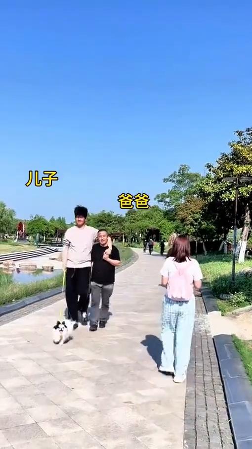 儿子，爸爸。