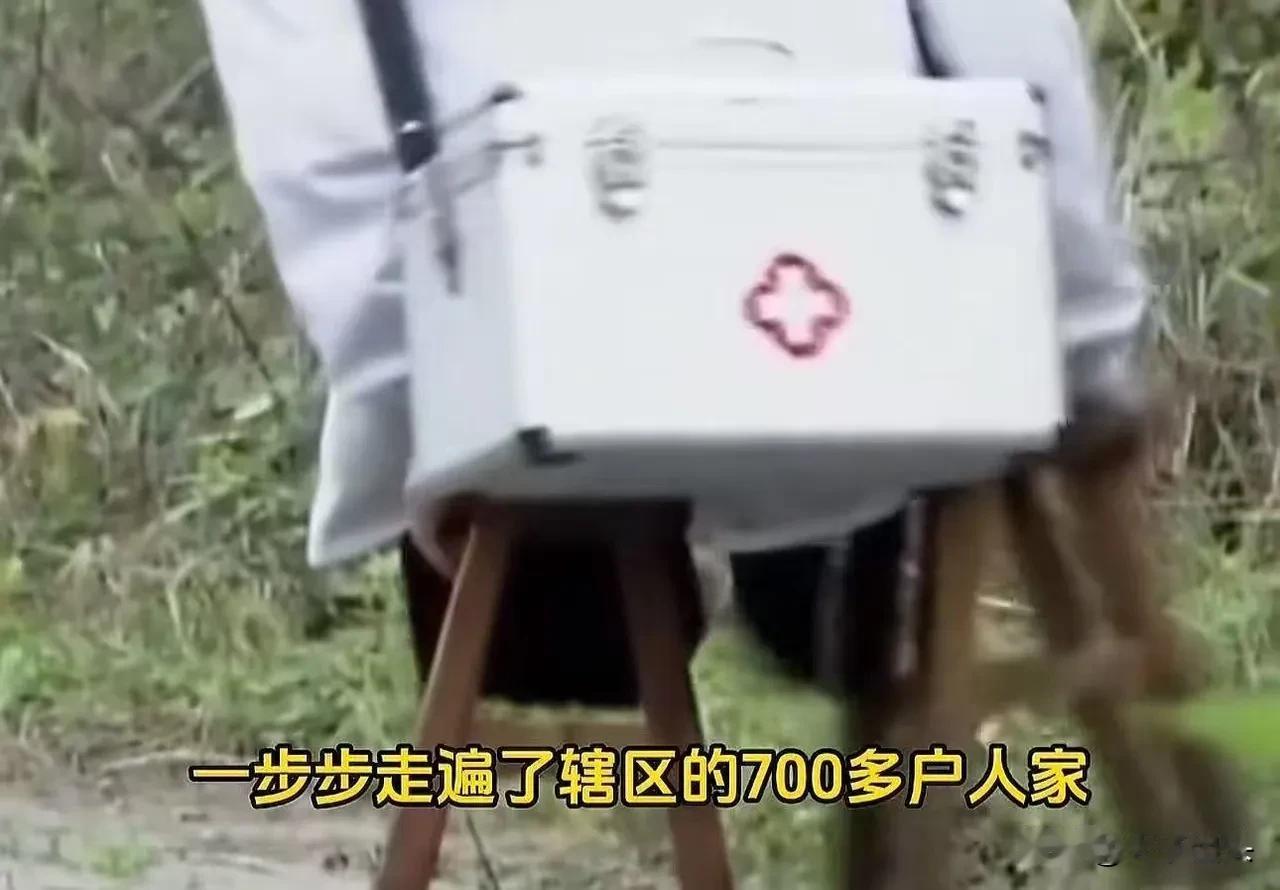 无腿村医李菊洪：两条板凳“走”遍山村，700户人家藏着她的行医路
 
第一次见李