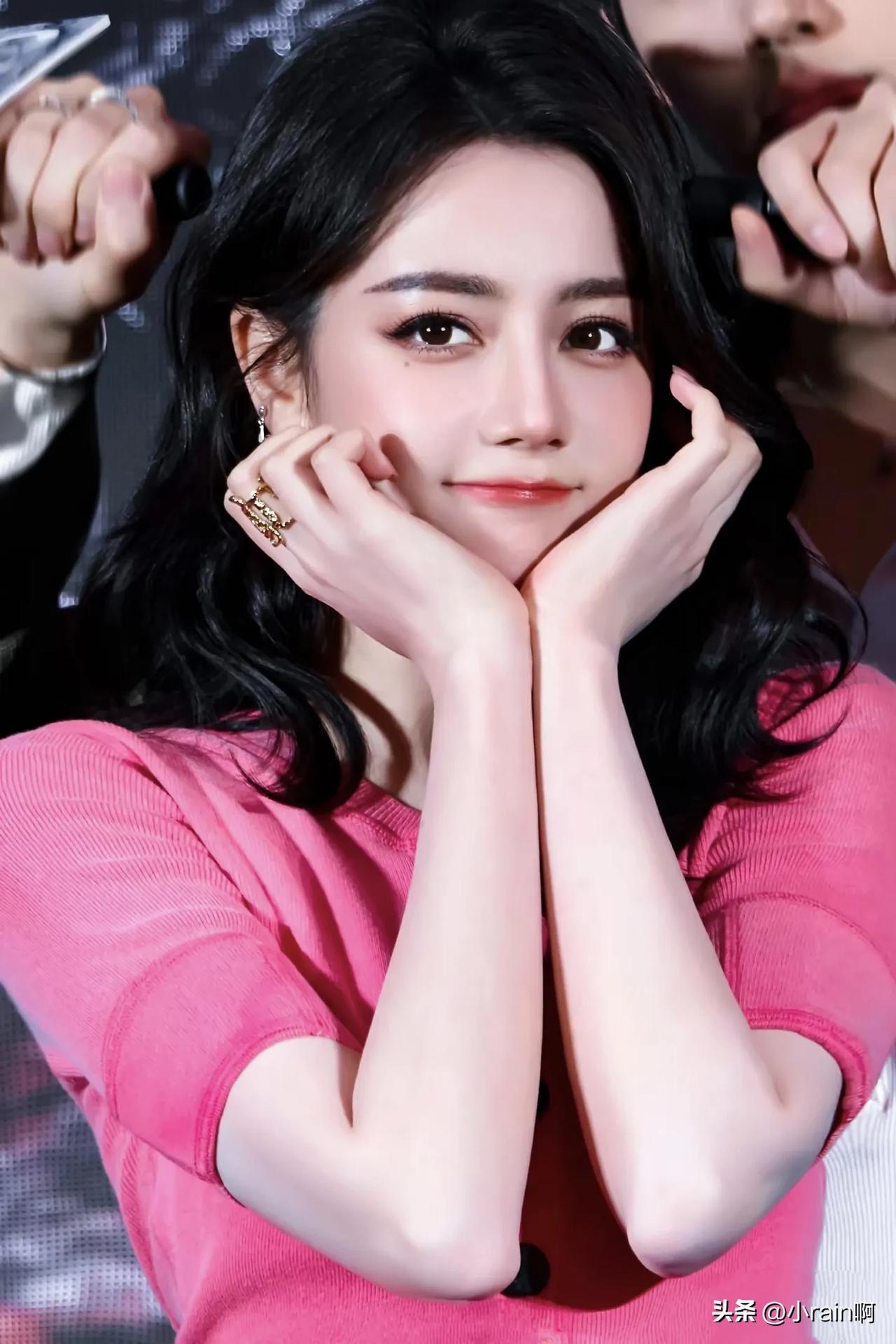 迪丽热巴的演技再一次让人感到失望。迪丽热巴再不转型在现在的影视寒冬下真的会被淘汰