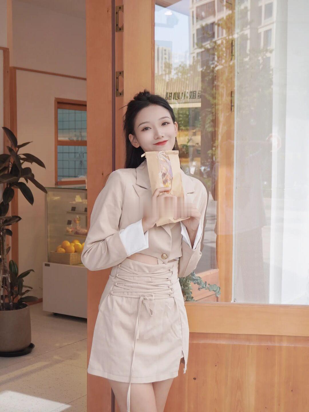 这对天生黄黑皮来说是报恩的吧