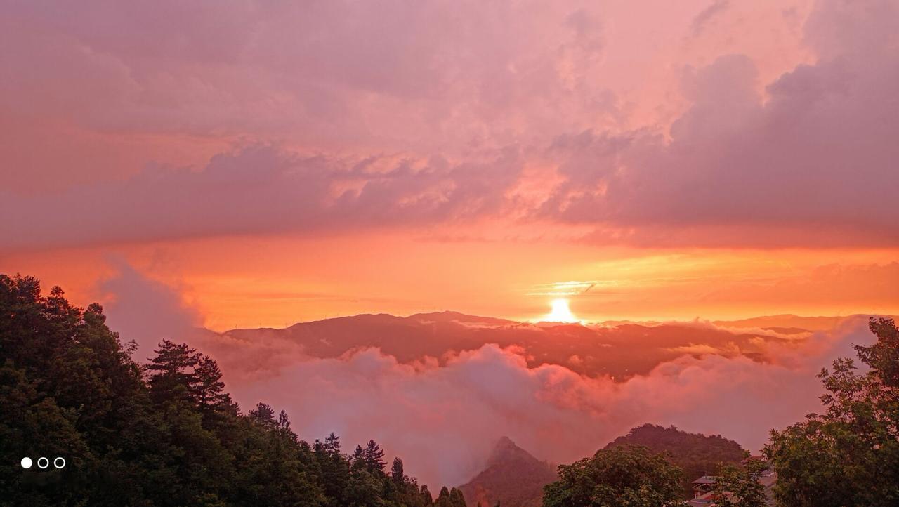 感觉今年的七夕节，都好理智和冷静。圈里没有发红包、秀恩爱撒狗粮了。反倒是有晒旅途
