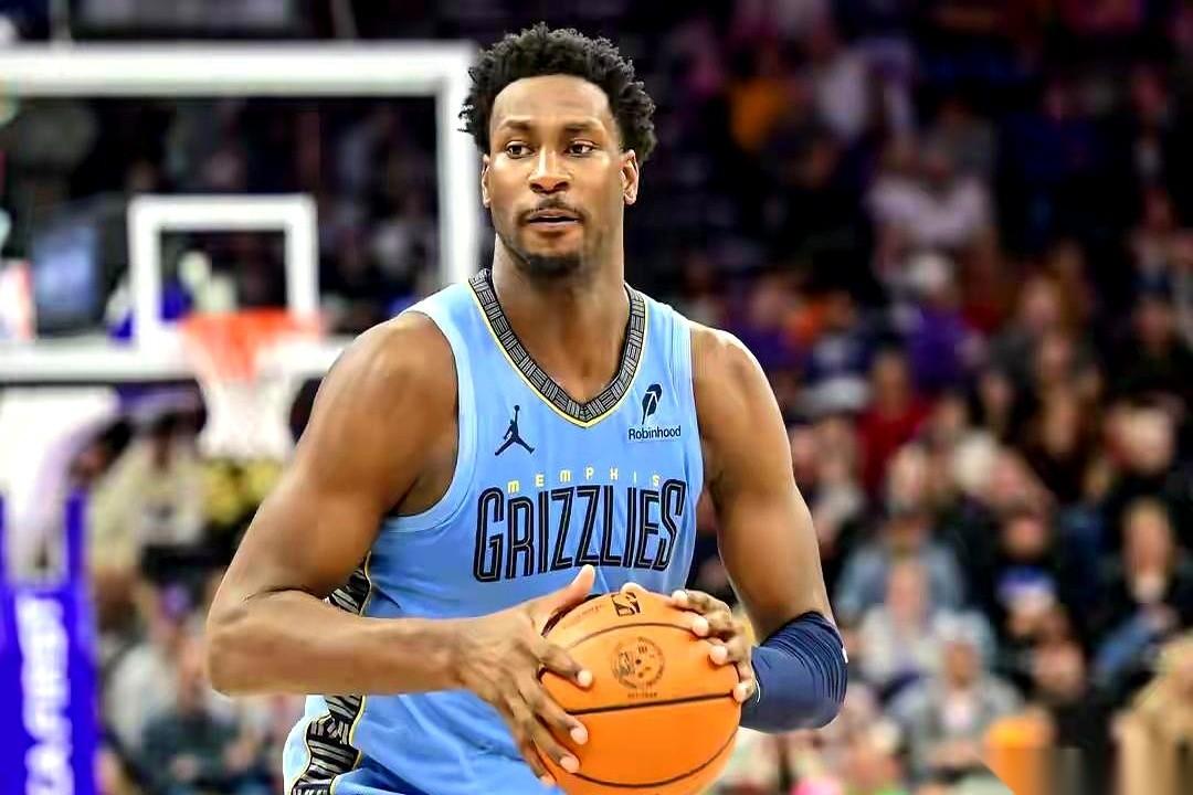 湖人签下的那个10天短工，科比·巴夫金，终于上场了。
结果第一个给到他的镜头，就