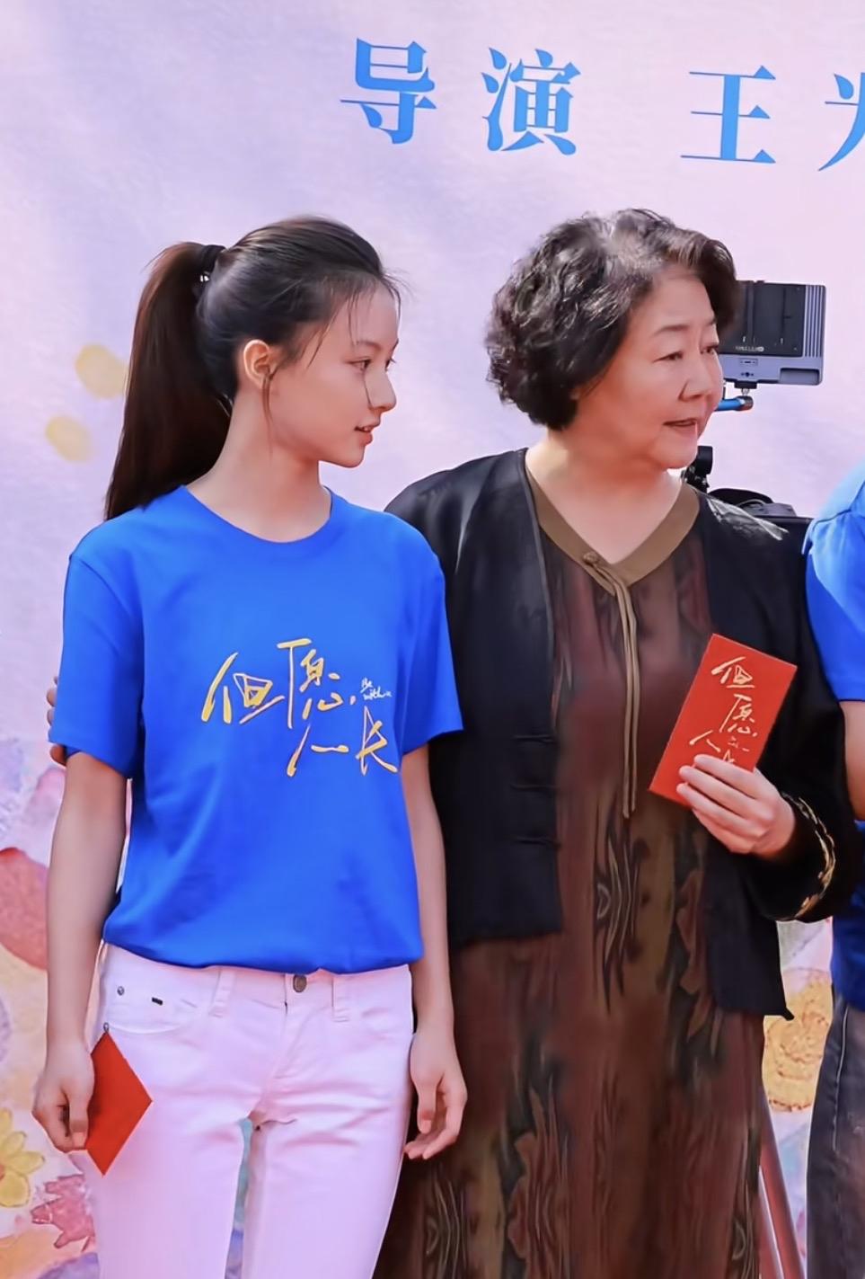 拒绝于正的南阳七七真的选对了自己的路线，现在公司打造的学生模样十分招人喜欢。
在