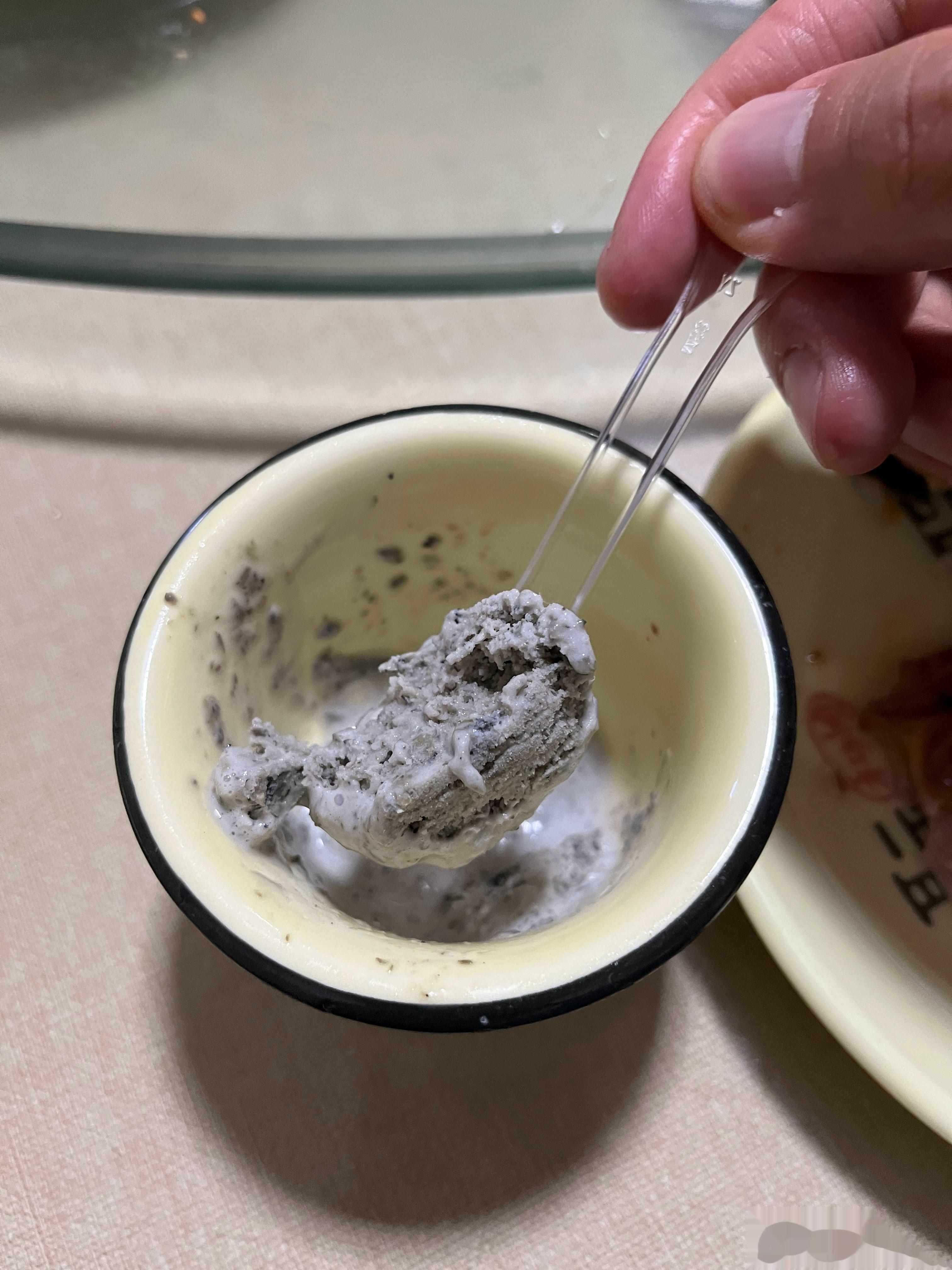 托A姐和孔孔的福，吃了一顿菌子大餐，解锁了新的干巴菌冰淇淋🍦和山葵冰淇淋🍦 