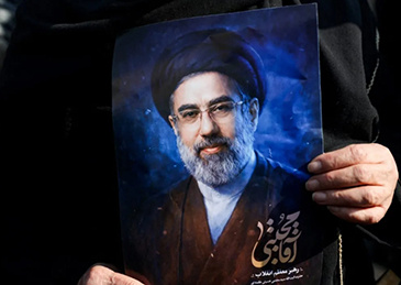 【#英媒宣称伊朗最高领袖病重昏迷# 】因一直未公开露面，有关伊朗最高领袖穆杰塔巴