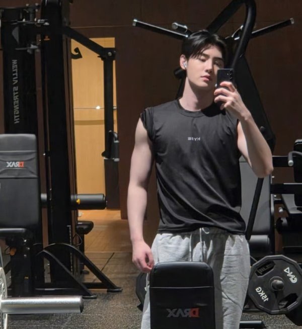 朴成训看到李羲承签售状态变美回春后晒肌肉照疑似想挽回前妻 