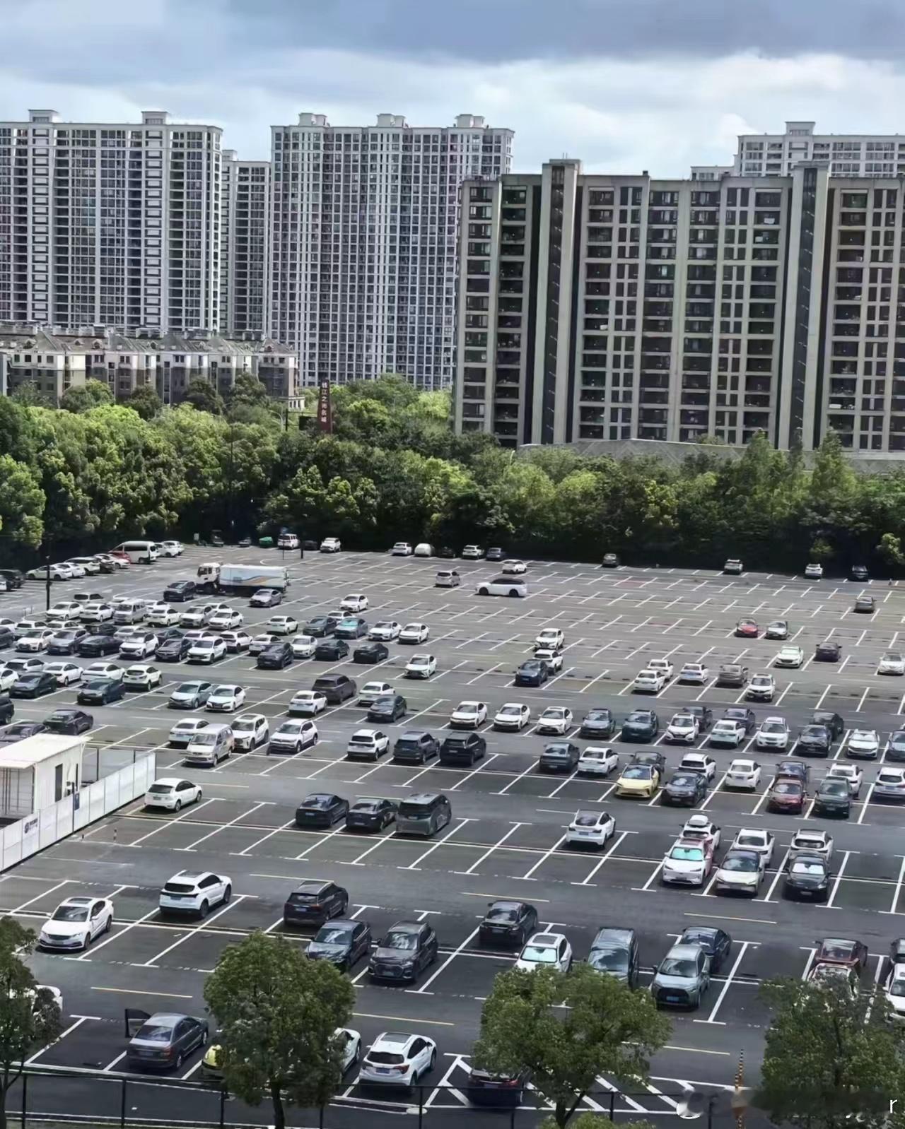 大家觉得这张风景照应该取个什么名呢？请填空《____________》大v聊车我