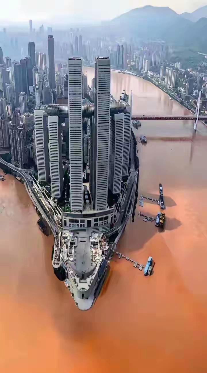 别具一格·重庆朝天门
重庆朝天门码头，雄踞主城东北角，正是嘉陵江与长江两江交汇的