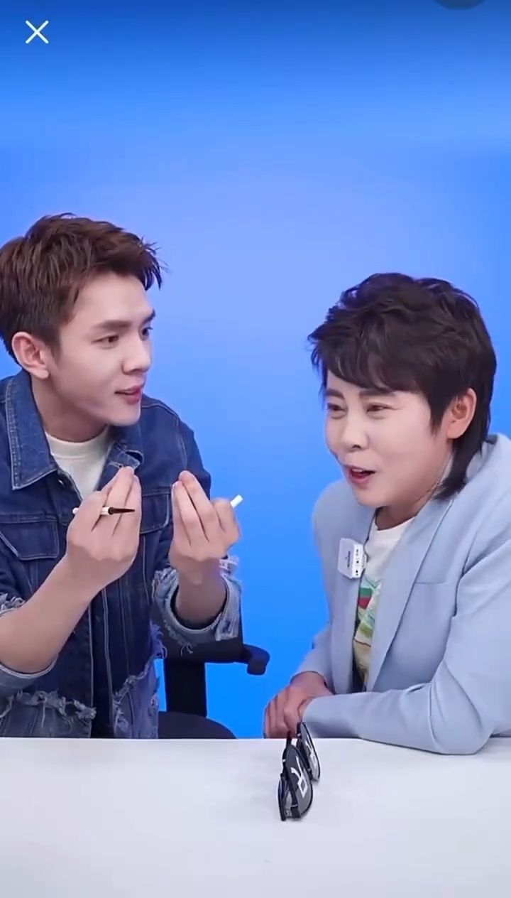 王濛：没想到吧，我才是口红大户！这波操作属实没想到，期待节目亮相。王濛的口红比李