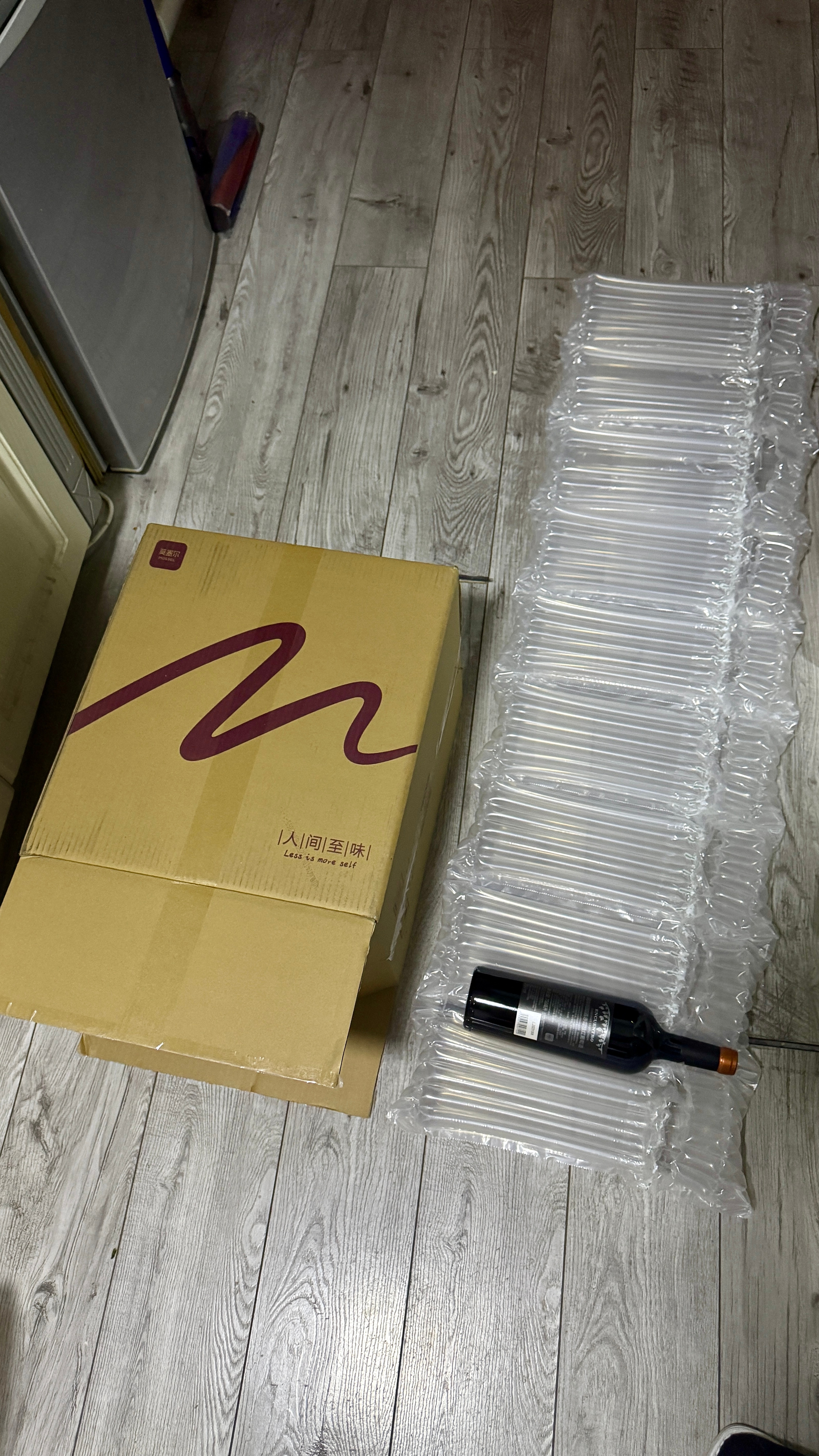 一瓶红酒，感觉用了大件运输