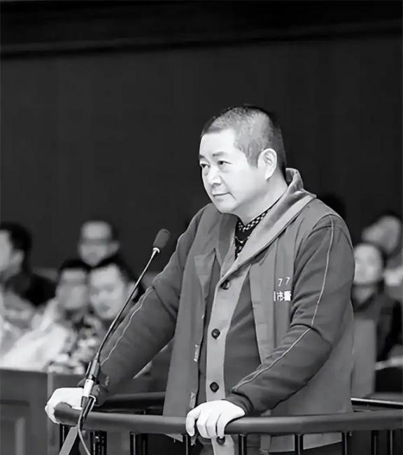 2012 年，内蒙的一老板欠下高利贷 5000 万元，被债主装进铁笼沉入 80 
