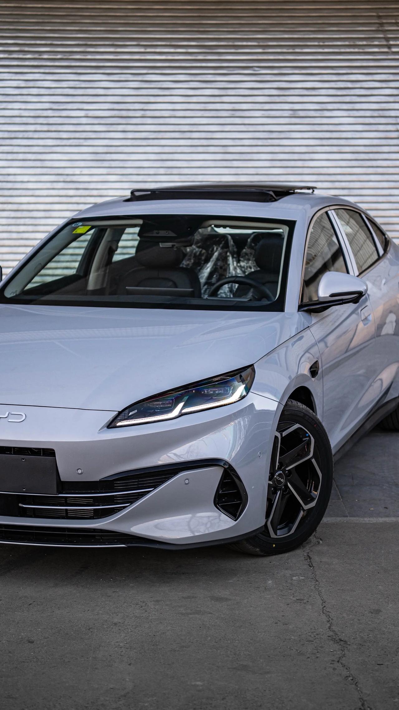 2024款准新车，现在二手7.68-8.18万就能拿下。2025款智驾版120K
