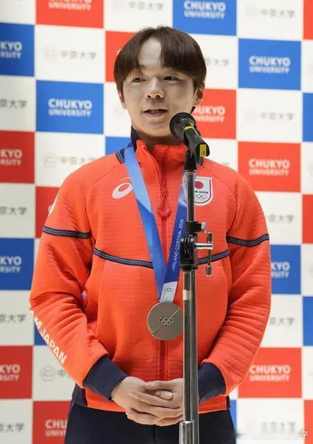 【日媒】米兰银牌得主键山优真：休战一个赛季，希望好好上课努力完成学业，顺利毕业。