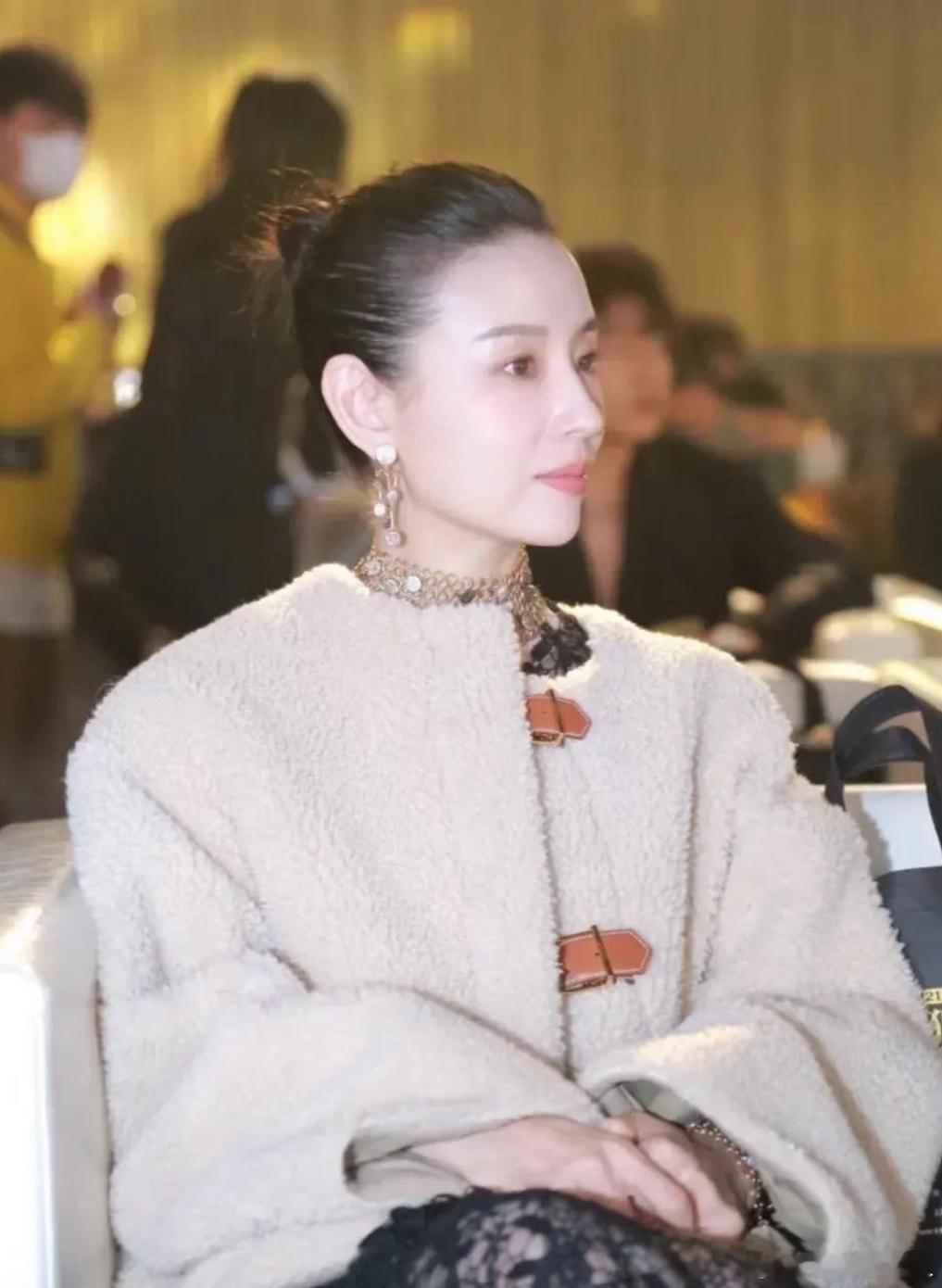 董洁才是五官精致的大女主！要不是因为恋爱脑应该前途一片光明吧！ 
