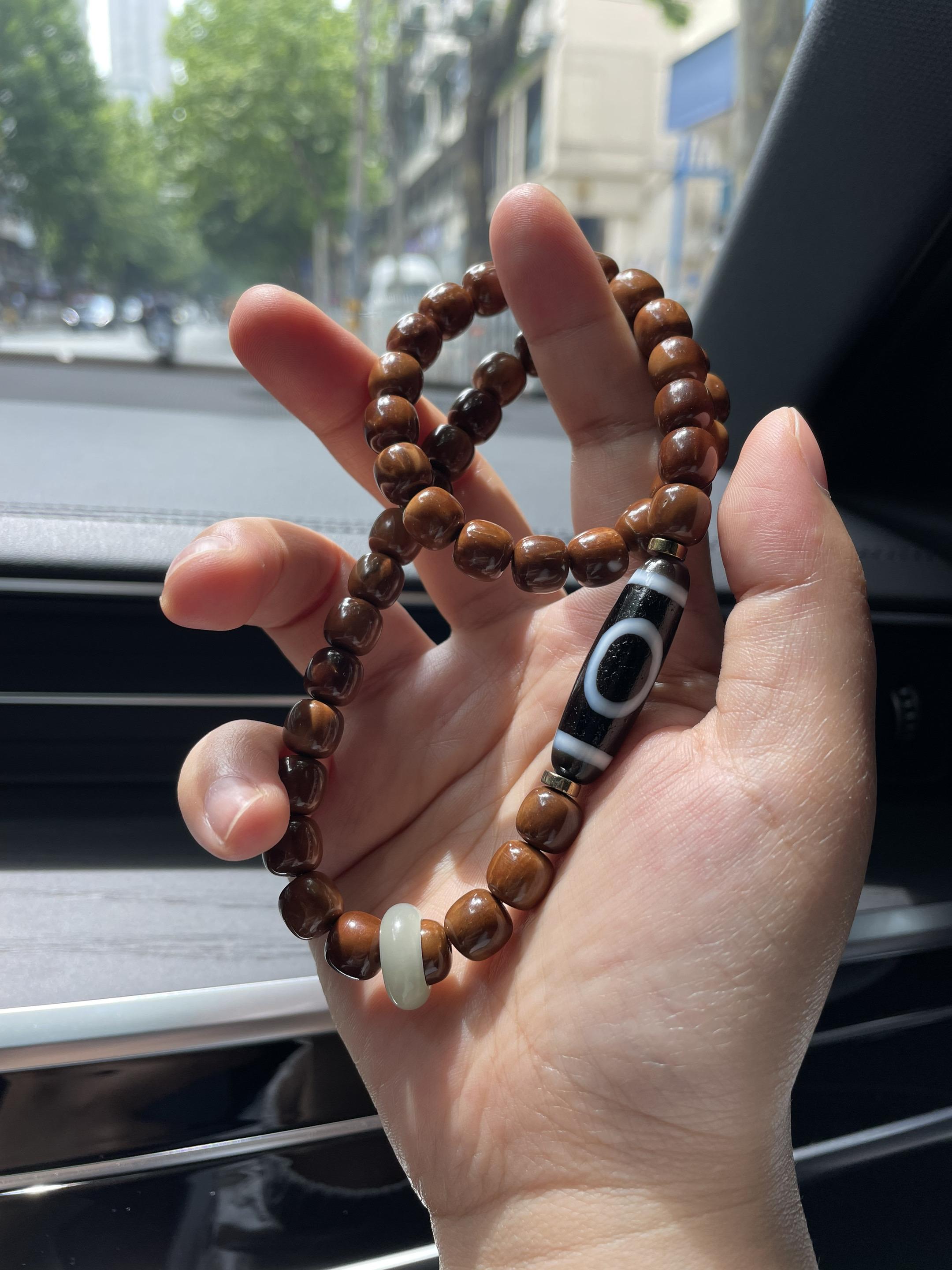 20岁的时候意气风发，什么都听不进去。40岁的时候沉默寡言，什么都说不出来文玩