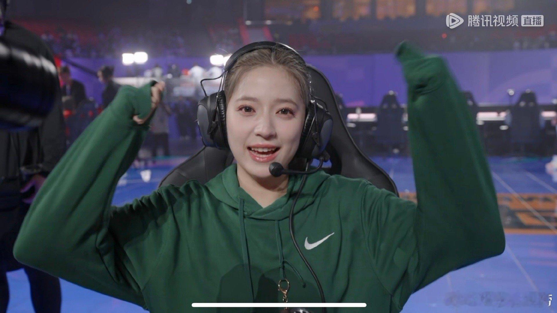 #欧阳娣娣唯一上榜女选手# 欧阳娣娣就是这样一个很全能的女孩儿，总给大家解锁她身