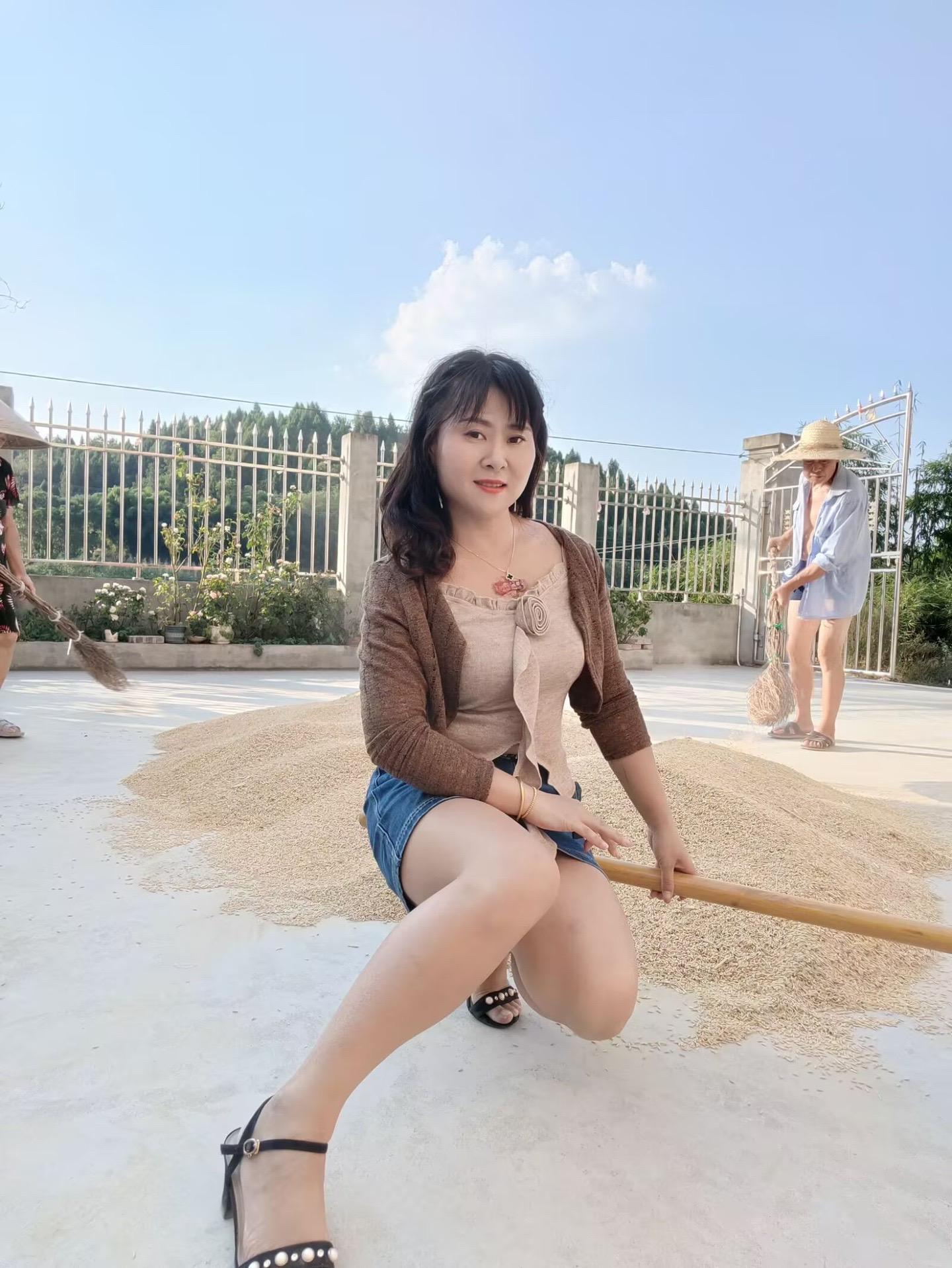 若有一天，你的情绪， 不能用言语表达出来，那就抬头看看天空，它那么大一...