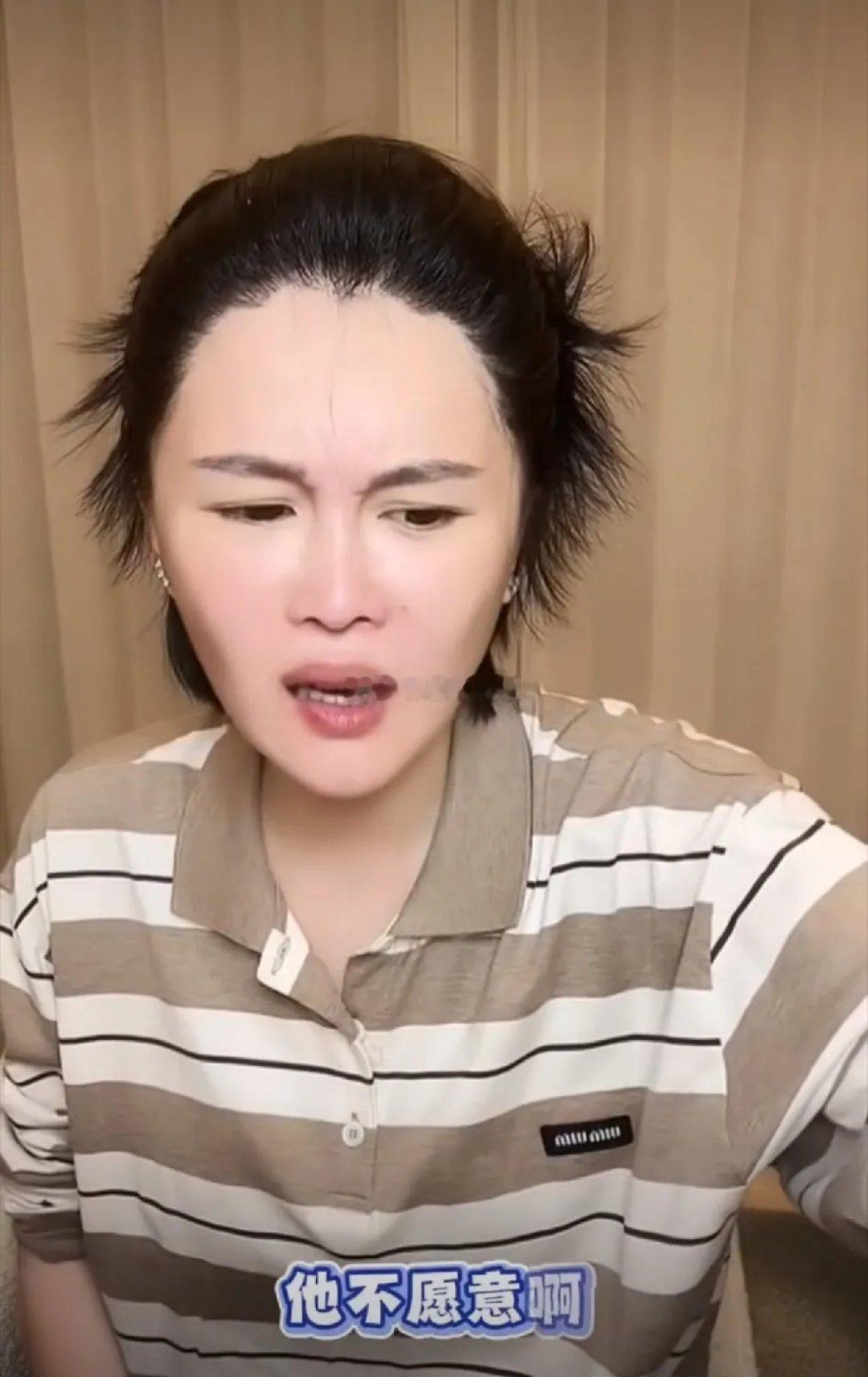 赵本山女儿球球，直播时完全不避讳了，坦言自己曾想走捷径，想拉着老父亲帮自己直播。