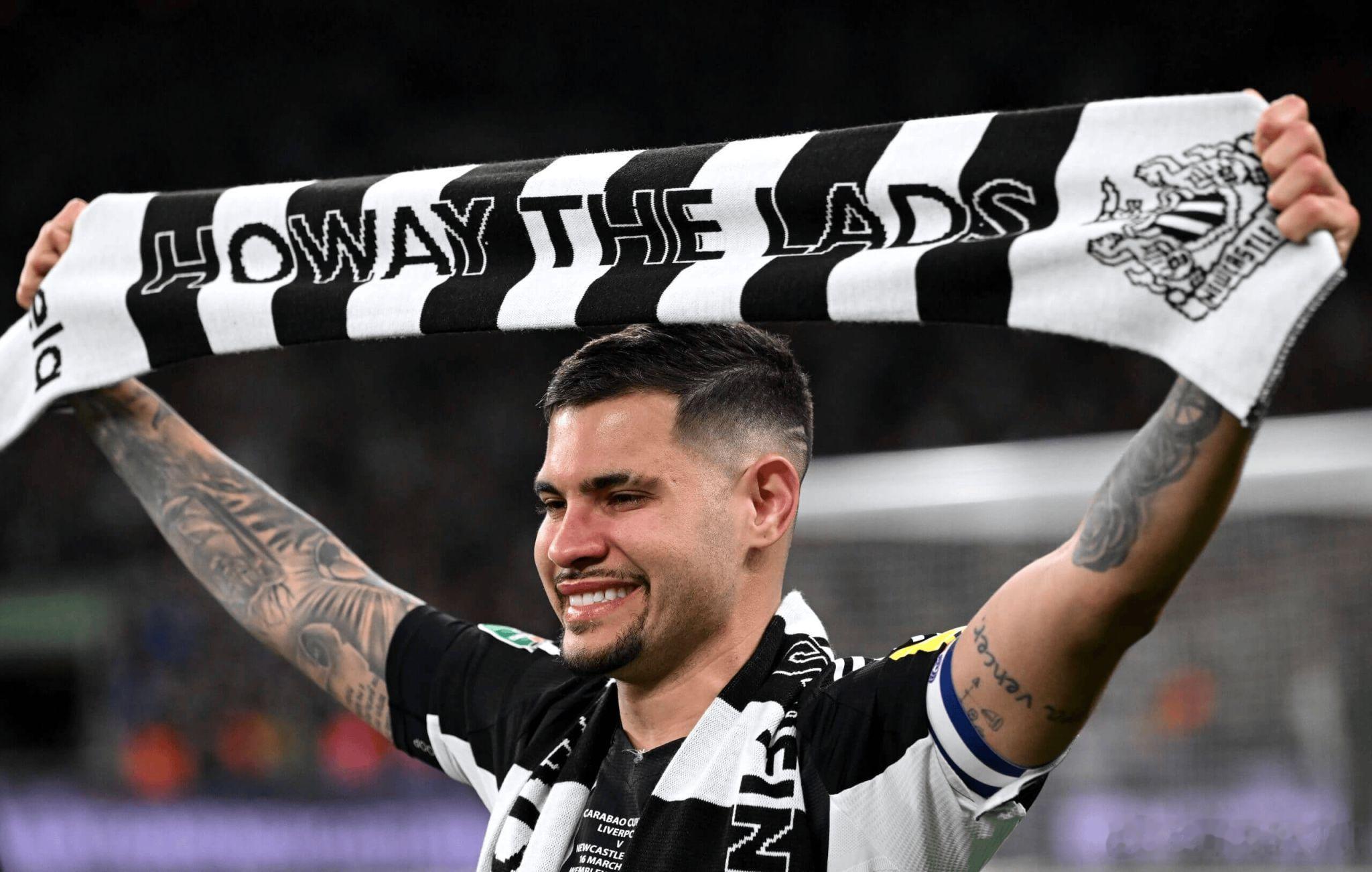 时至圣诞，纽卡斯尔全队进行圣诞的慈善活动，看望并为重病孩子捐款。 在皇家维多利亚