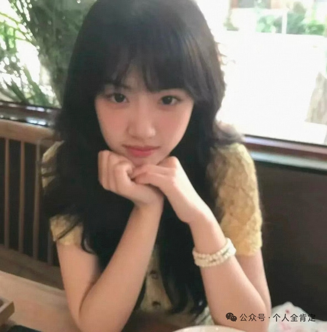 𝑾𝒆𝑪𝒉𝒂𝒕｜简约女头｜高级感头像｜万能款｜适配强｜无水印 