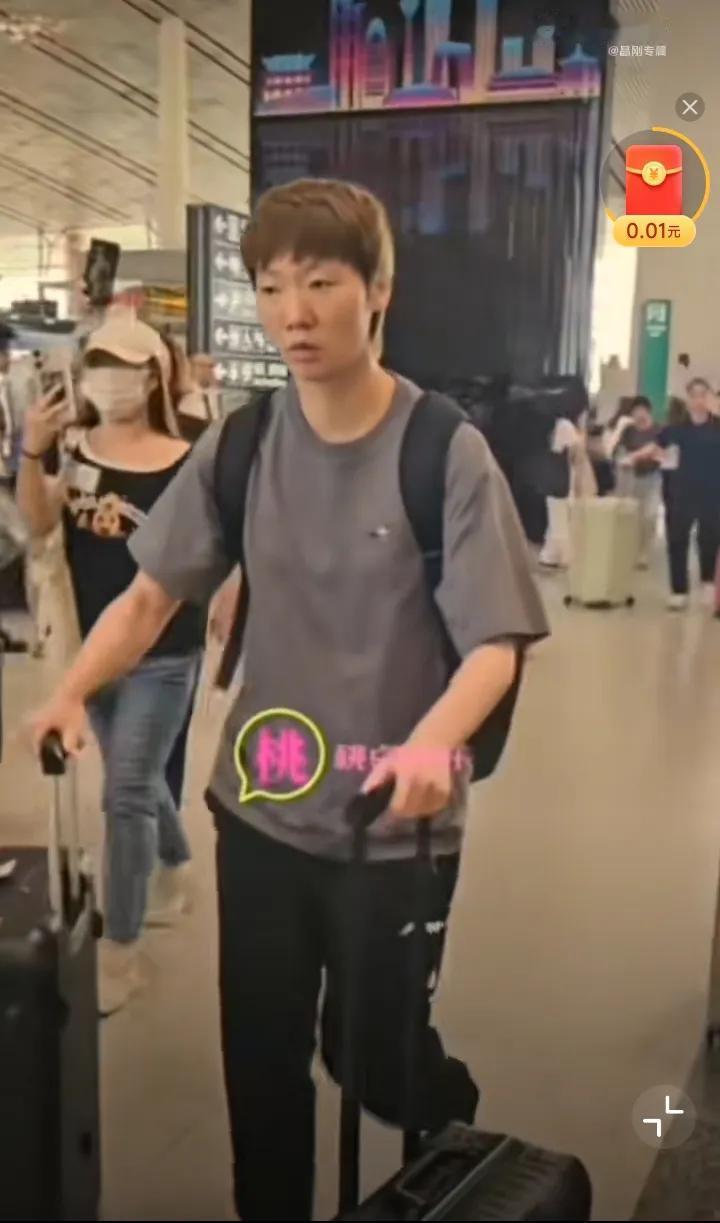 [奋斗]国乒将士再次启程！
出征瑞典大满贯！
和出发横滨一样，今天也没有见到莎莎