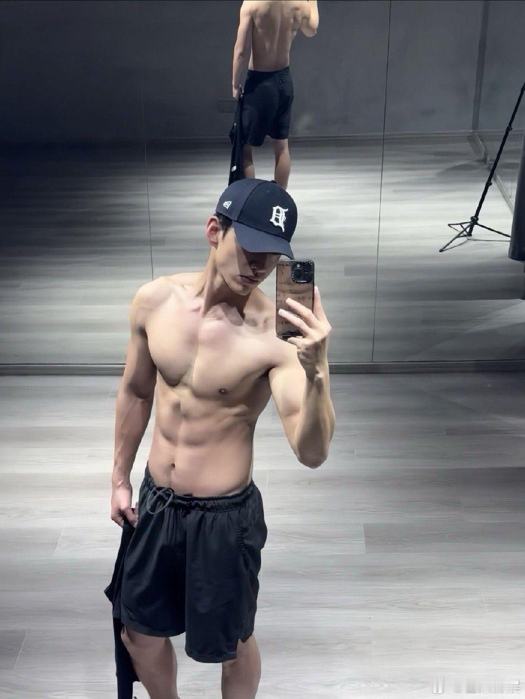 李嘉格男友身材李嘉格你吃这么好！！ 恭喜姐了这身材这么好谁会不爱告别不OK的婚姻