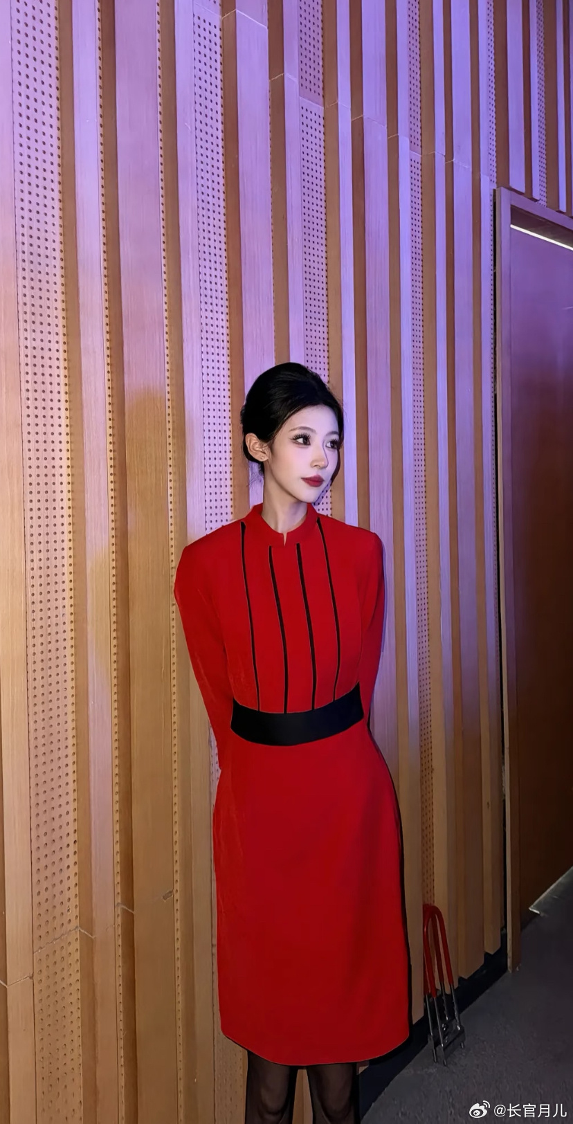 川航空姐的制服照，又美又飒。 