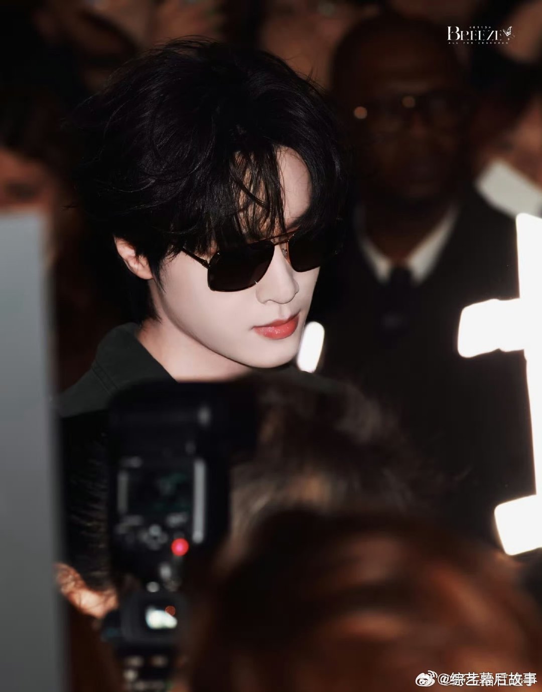 展轩巴黎时装周人气 展轩巴黎时装周神图 展智伟征服巴黎！人气火爆全场，神图一张比