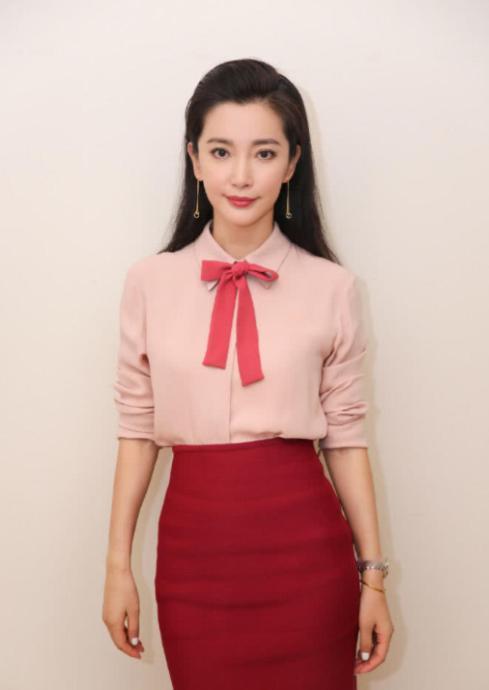 一次，李冰冰问陈坤:“我这所有接吻、拥抱、洗澡的戏，都和你拍了，我这辈子你就看着