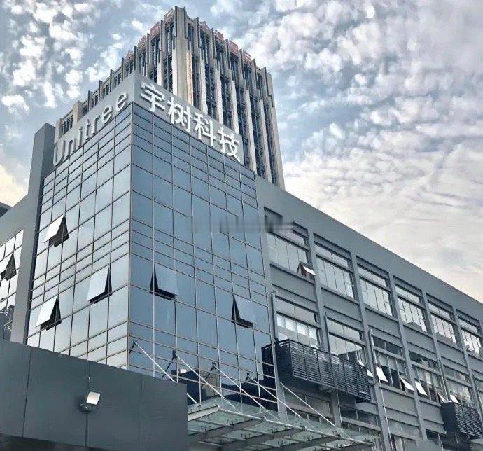 10月23日，宇树科技午后封20cm涨停，总市值重返2500亿上方，最近6个交易