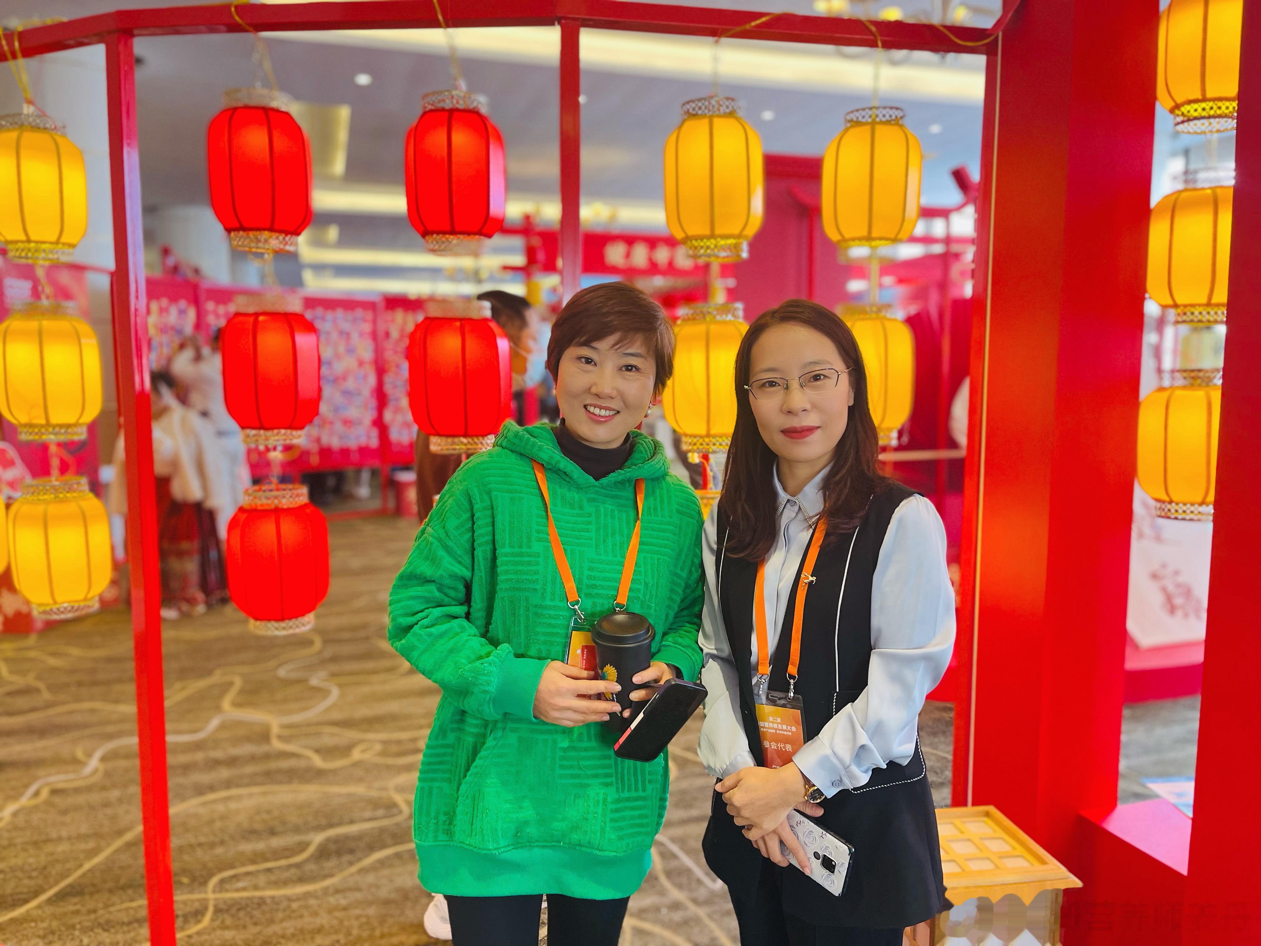 营养师发展大会回程路上，整理一下手机，来一波我和学员们的美照，我们衡膳学院的营养
