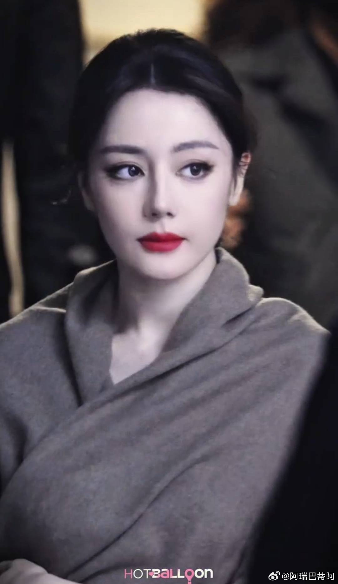 好明艳大气！！迪奥全球品牌大使迪丽热巴