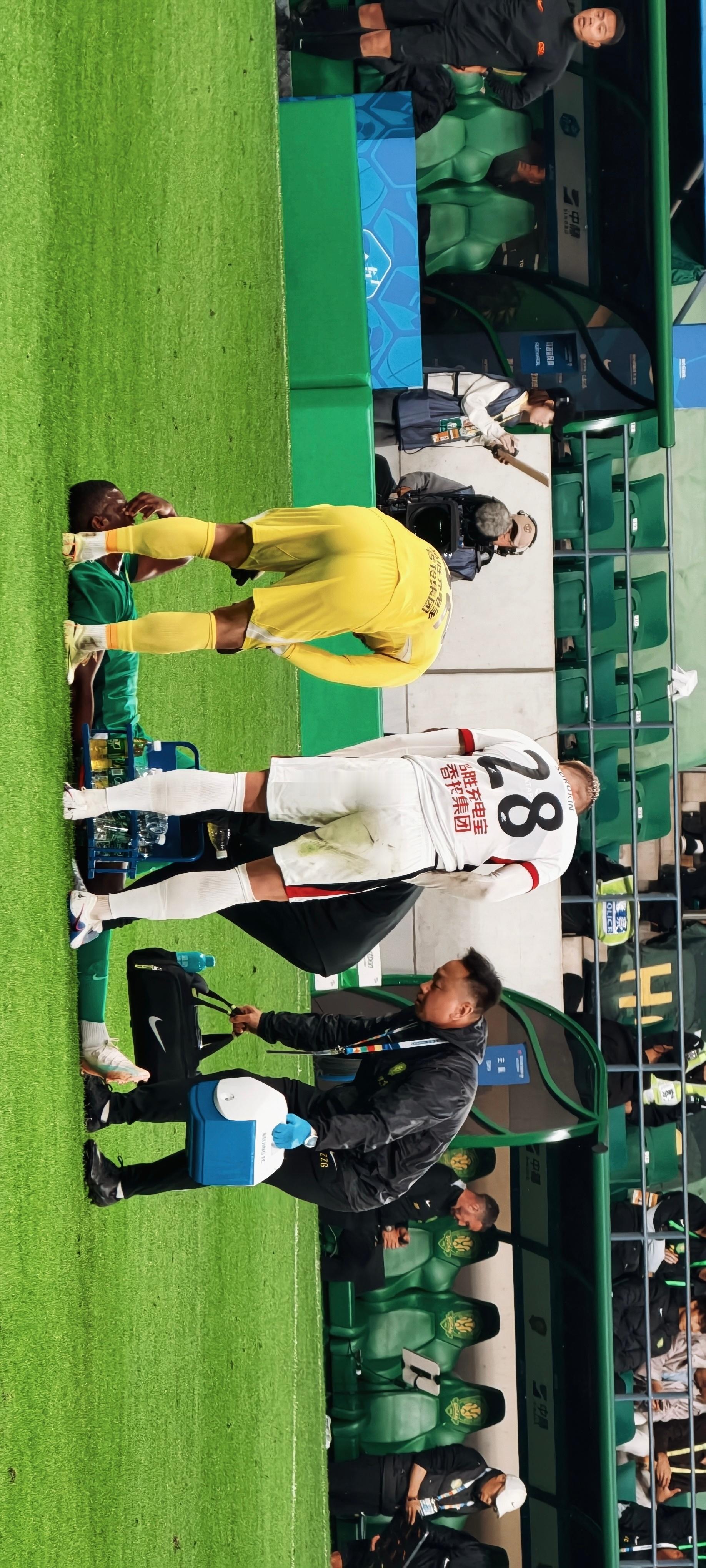 北京国安北京国安vs成都蓉城 赛后各种声音绕梁三尺余音不绝只希望法比奥伤势无碍