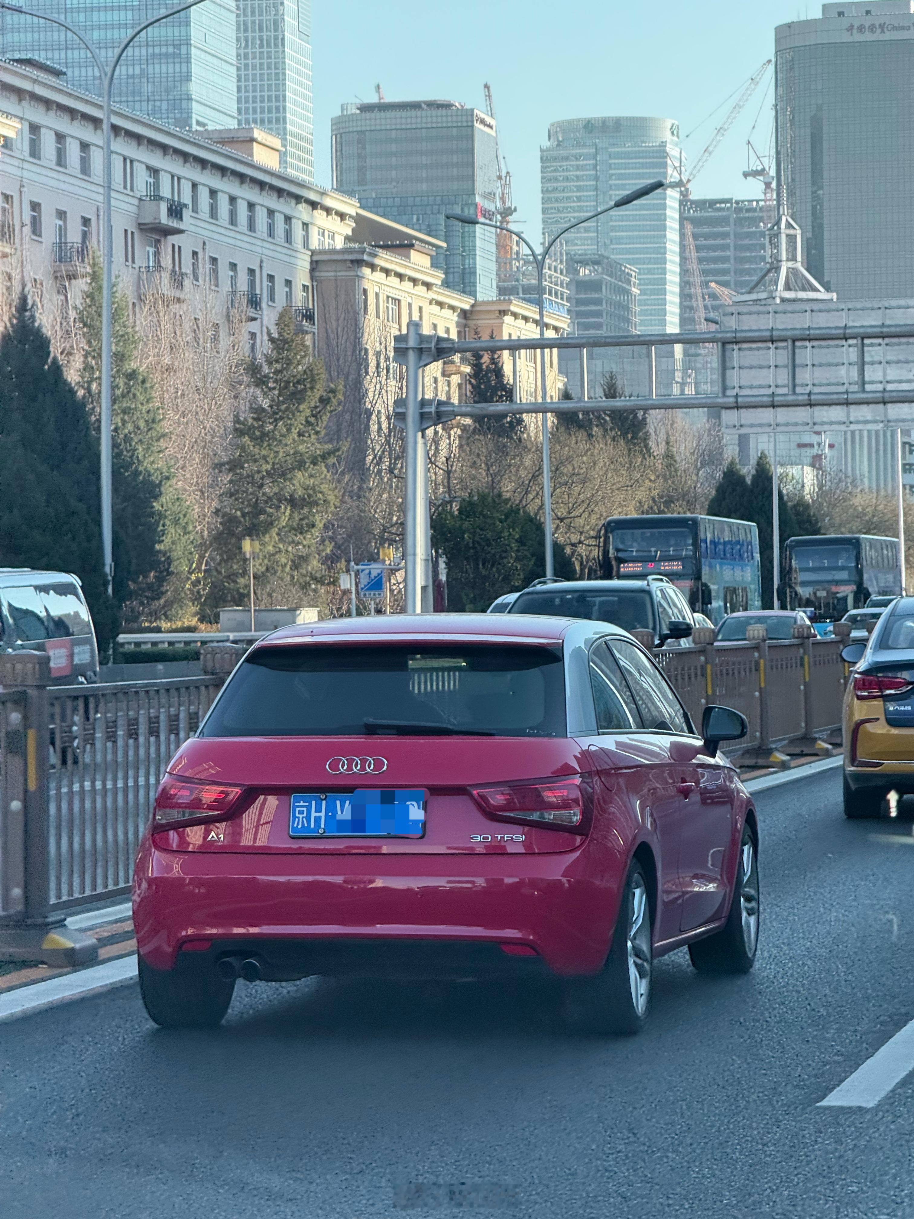 在奥迪整个产品线当中，我最喜欢的两台车，除了R8是奥迪A1，你别看是1.4 T，