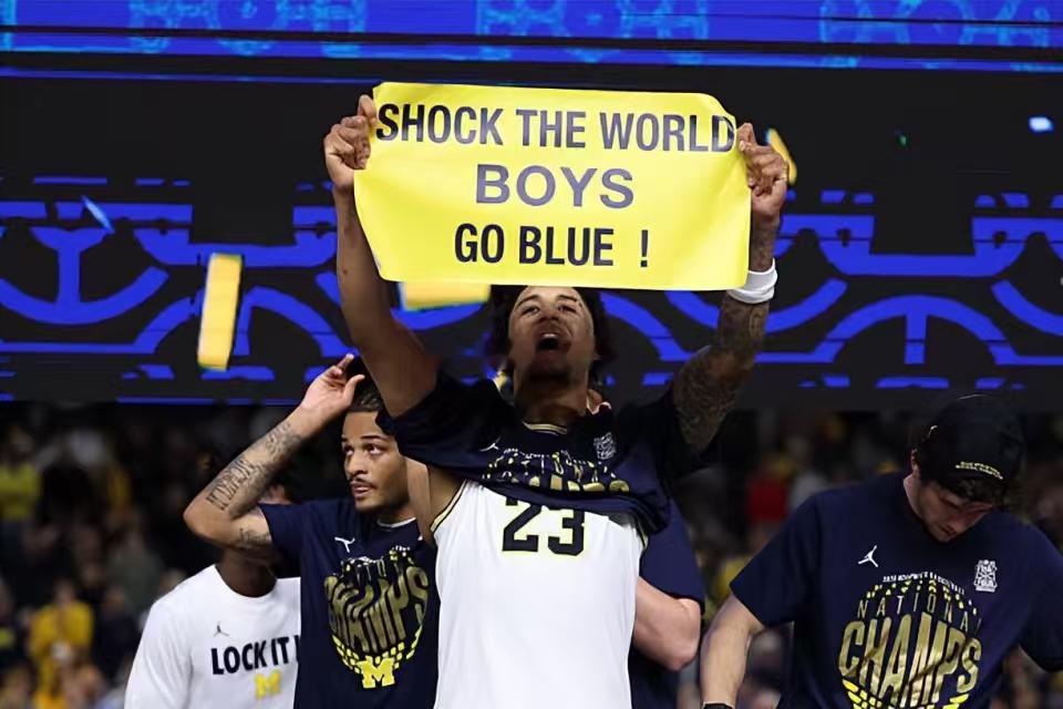 密歇根大学的大六锋线球星亚克塞尔-伦德伯格（Yaxel Lendeborg）在自