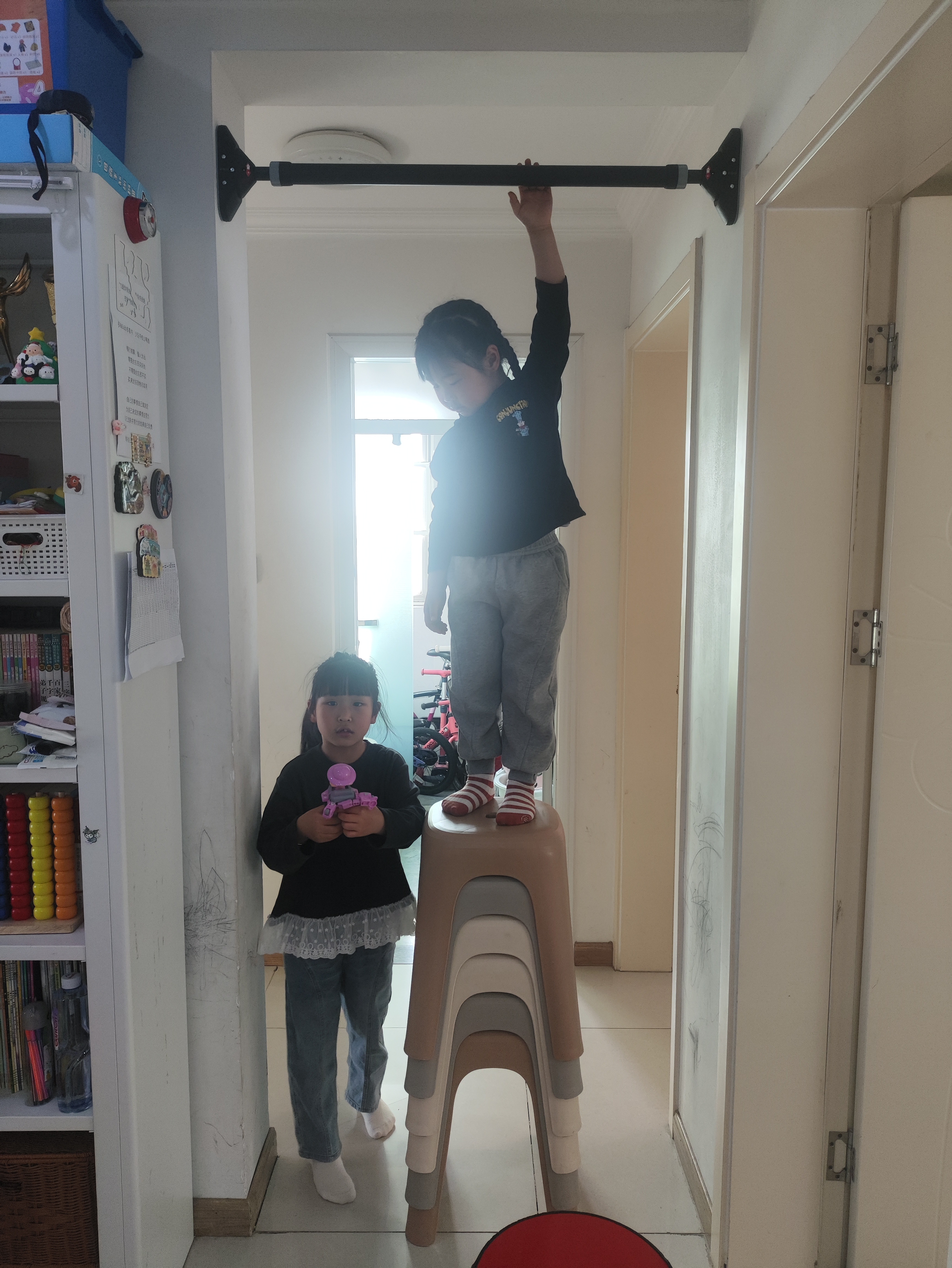 单杠正拉引体向上乱七八糟二三十个吧，反手悬吊卷腹33，12公斤壶铃深蹲60，洗洗