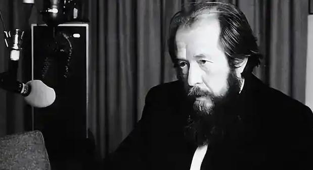 1978年的哈佛演讲，他骂完苏联骂美国，却精准预言了48年后的我们？1978年6
