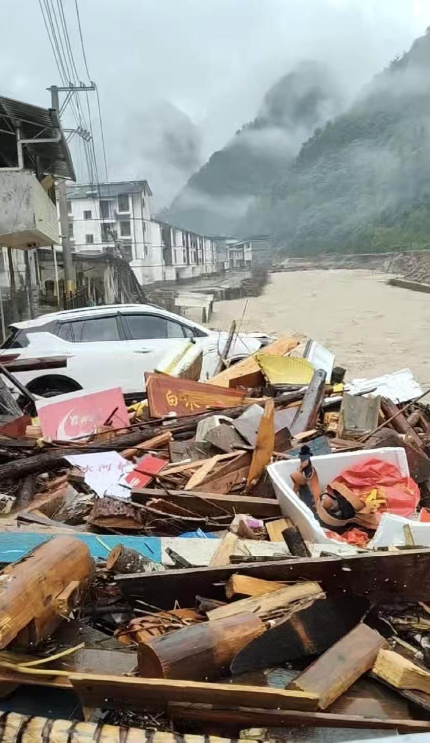 这两天令人痛心的消息太多了，继广西柳州地震和湖南石门县强降雨灾害之后，湖北省恩施