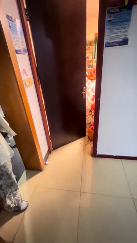 人长得一样，你没看到他，你坐这么久。