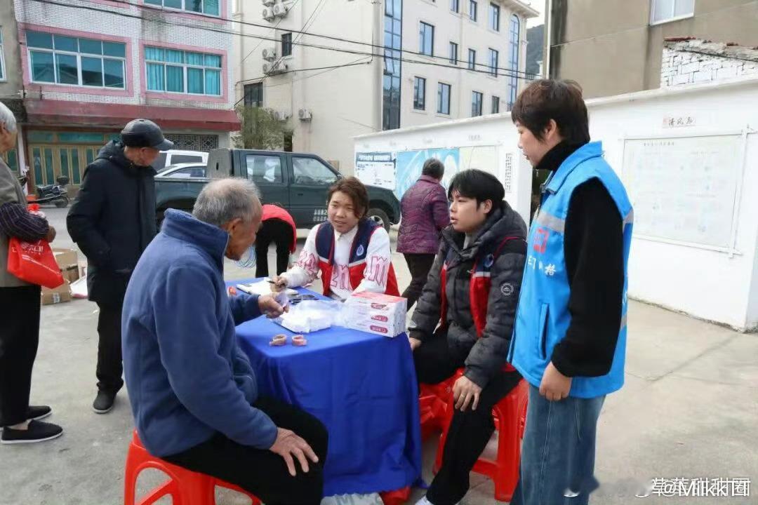 台州爱心汇聚为山区老人送去冬日暖阳山海有情，台州有爱！爱心物资暖身，贴心陪伴暖心