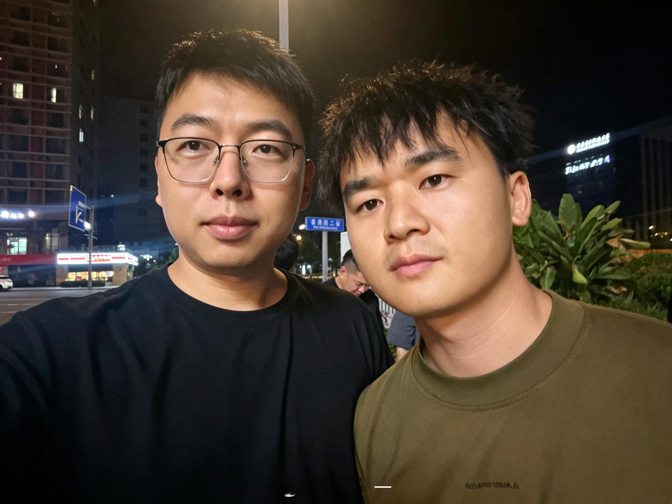 摸着良心说，谁帅？