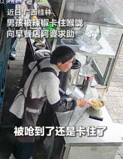“这个阿婆火到央视了！”近日，广西一位阿婆正在卖早餐，突然一男子走了过来，表情痛