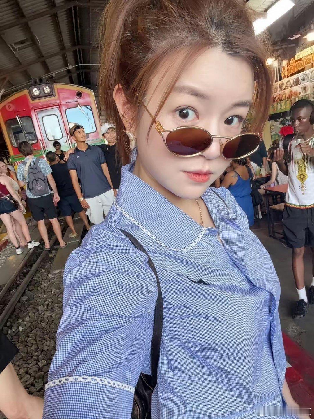 奖励式育儿是良方还是隐患我家那闺女付出换取回报的思维被放进家庭教育之中。完成家务
