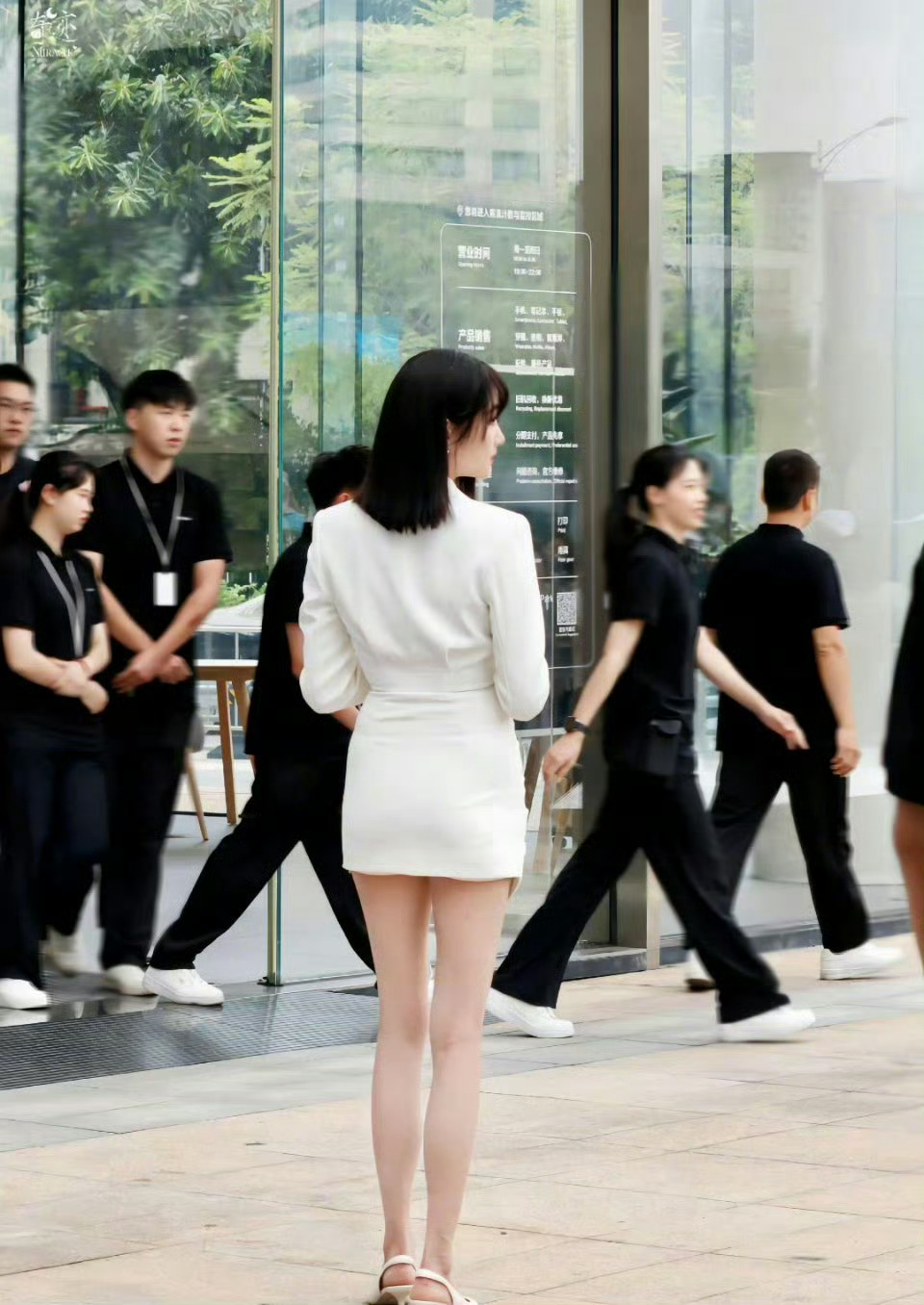 关晓彤明明腿长身材好，但为什么看不到性张力 